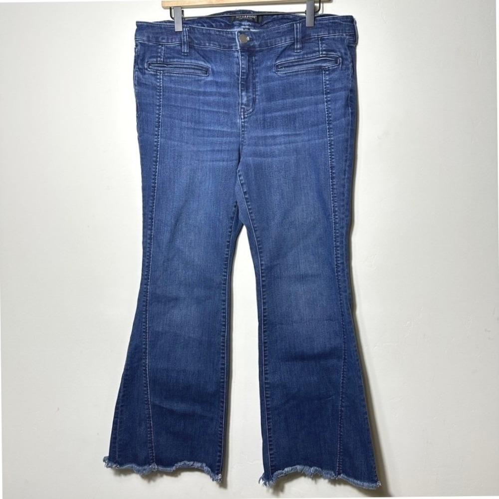 Liverpool Los Angeles Women's Hannah Flare Jeans Size 16W Dark Wash Raw Fray Hem